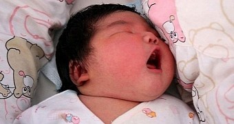 Woman in China delivers abnormally large baby boy