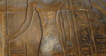15-Year-Old Chinese Tourist Vandalizes 3,500-Year-Old Egyptian Temple