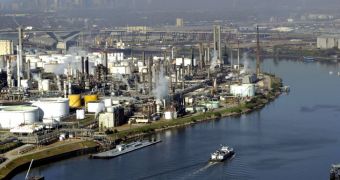 Oil Spill closes the Houston Ship Channel
