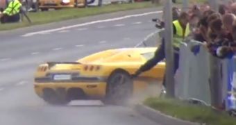 Koenigsegg crashed into crowd, injures 17 people