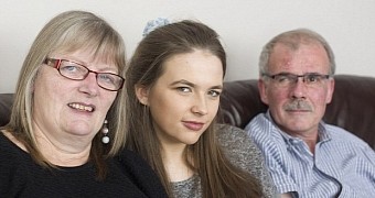 Jodie Kelly pictured together with her parents