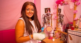 19-year-old spends most of her income on tanning sessions