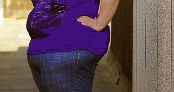 Leanne Salt, weighing 190 kilograms (30 stone), admits to feeding her infant triplets junk food