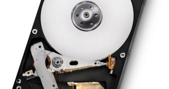 Hitachi shows HDDs with 1 TB platters