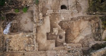 Ancient temple unearthed near Jerusalem