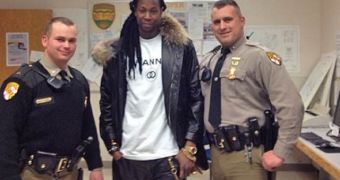 2 Chainz was arrested for possession, cops asked for his picture afterwards