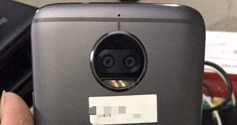 Back view of alleged Moto X (2017)