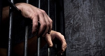 28 Inmates Escape Jail After Lady Friends Seduce and Drug the Guards