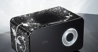 The Cubo Elements Stardust from Sonoro Audio: 3,900 Swarovski crystals on its case