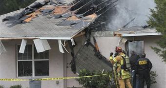 3 people lose their lives after a small plane crashes into a house in Florida