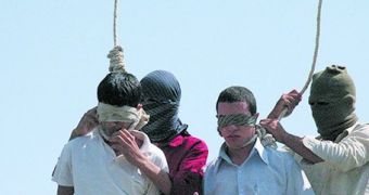 This is how homosexuals are treated in Iran: The execution of two 18 years olds boys in July 19, 2005