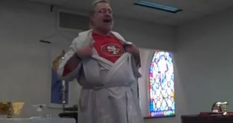 Pastor shows off his NFL love