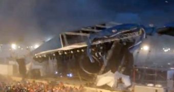 Massive stage collapses at the Indiana State Fair, 5 are dead, 43 more injured