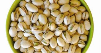 Snack on pistachios to keep hunger at bay and not pack extra pounds