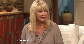68-Year-Old Suzanne Somers Shows Off Bikini Body at the Beach – Video