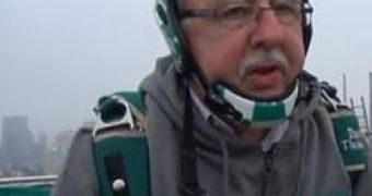 68-Year-Old Weatherman Jumps Off a Building to Raise Environmental Awareness [Video]