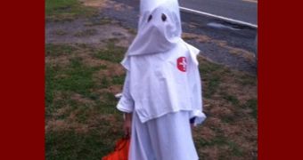 Mom dresses child as KKK member for Halloween
