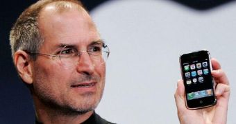 Steve Jobs unveiling the first Apple iPhone
