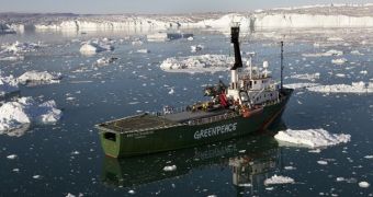 Russian authorities send 30 Greenpeace activists to prison for two months