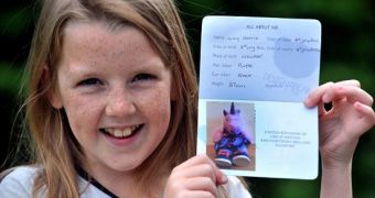 Girl shows custom officials fake unicorn passport, they stamp it