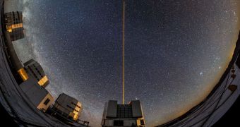 A Circle Full of Stars over the Very Large Telescope – Photo