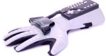 A Great '80s Power Glove Reloaded. Experience Another Gaming Dimension