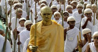 Indian students march in Ghandi getup, take world record