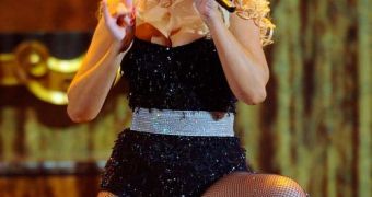 Christina Aguilera performs “Express (Burlesque)” at the 2010 American Music Awards