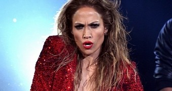 Jennifer Lopez performed “Booty” with Iggy Azalea at the AMAs 2014