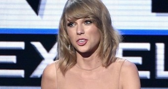 Taylor Swift received the Dick Clark Award for Excellence at the AMAs 2014