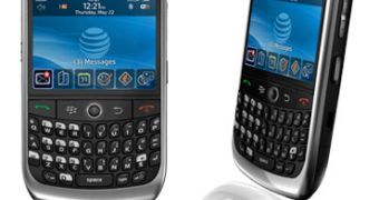 BlackBerry Curve 8900 becomes available with AT&T in early summer