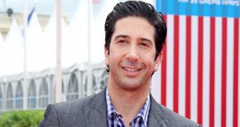 David Schwimmer helps cops solve a stabbing investigation in New York