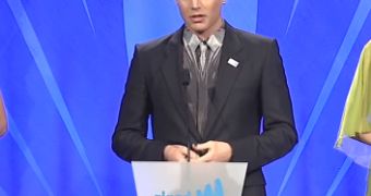 Adam Lambert Honored at GLAAD Media Awards – Video