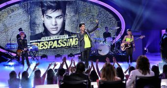 Adam Lambert brings “Never Close Our Eyes” to American Idol