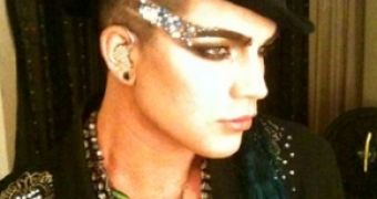 Adam Lambert unveils new ‘do, shaved on one side