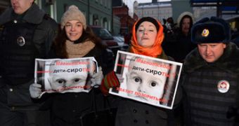 Protesters fight adoption ban in Russia