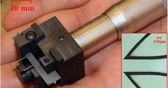 Advanced Microtweezers Developed for Small-Scale Construction