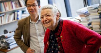 Institute Professor Mildred Dresselhaus and materials science and engineering PhD student Shuang Tang
