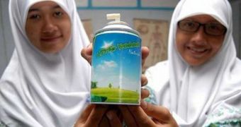 Indonesian students roll out air freshener made from cow manure