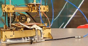 Air-Powered Extruder Mixes Corn Starch with Water – Video