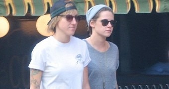 Alicia Cargile and Kristen Stewart, good friends, are believed to be dating since April 2014