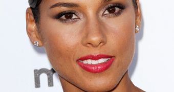 Alicia Keys premieres new song, “Not Even a King,” at Step Up 2 Cancer telethon