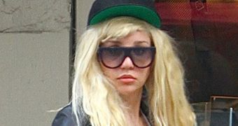 Amanda Bynes is still at a mental facility, attorney says she’s mentally unfit to stand trial for DUI