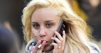 Amanda Bynes Too Sick to Leave Hospital, Will Spend at Least One More Month