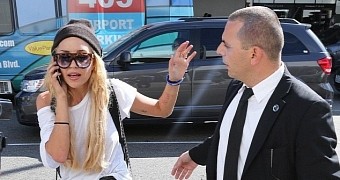 LAX security guard tries to get Amanda Bynes out of traffic, onto the sidewalk as she talks to the media about her father