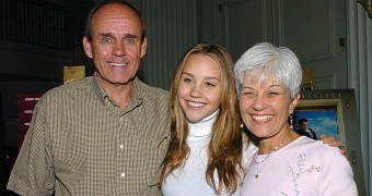 Amanda Bynes' parents give up on her, move to Texas