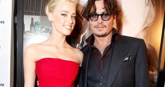 Amber Heard and Johnny Depp are an item, she refuses to talk about the romance with the media