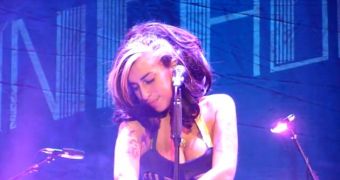 Amy Winehouse gets booed in Belgrade, cancels part of her European tour