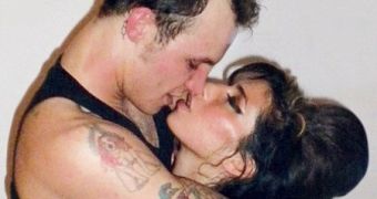 Amy Winehouse and Blake Fielder-Civil confirm rumors of reconciliation by stepping out hand in hand