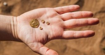 Archaeologists in Israel find numerous Byzantine coins and pieces of jewelry
